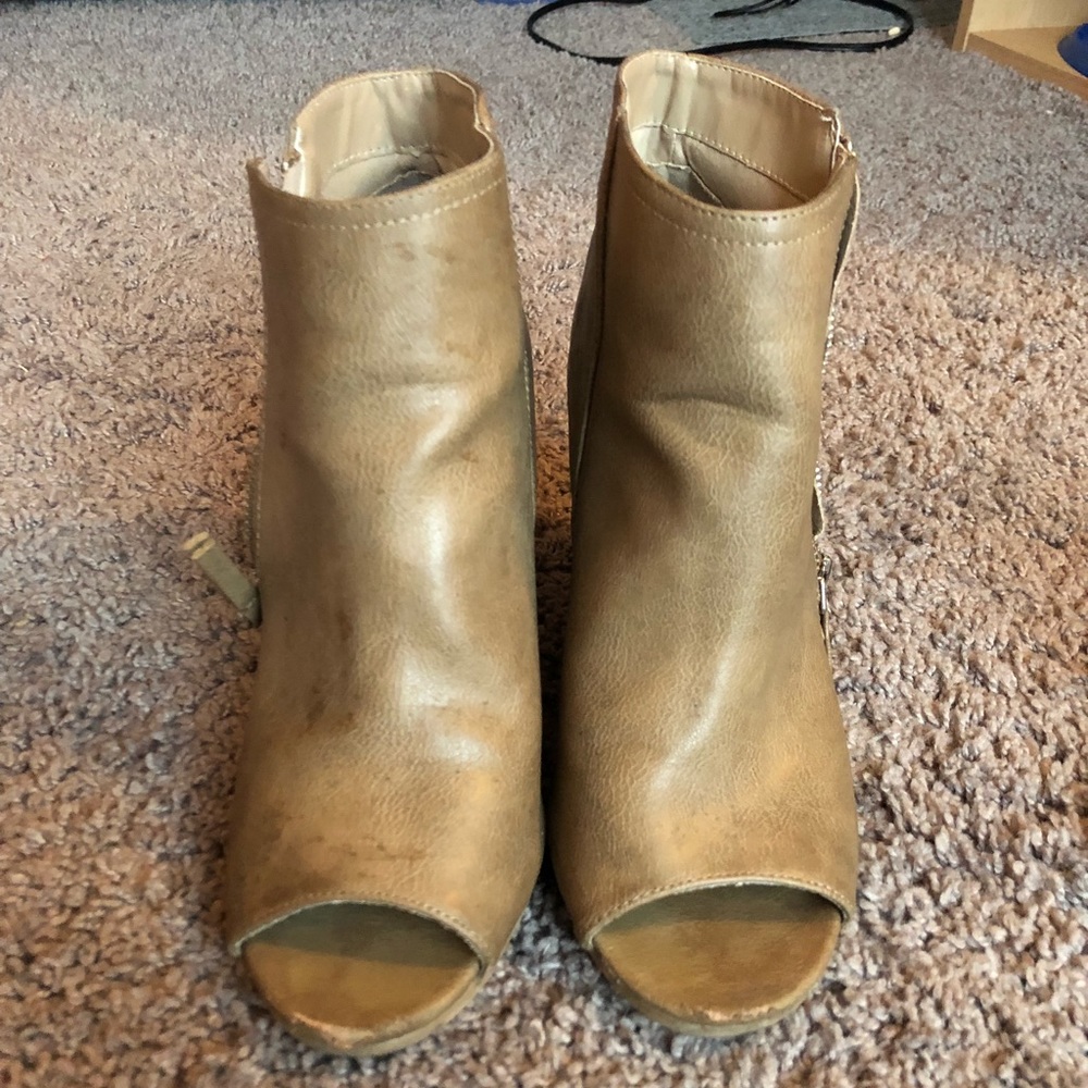Open toed wedges